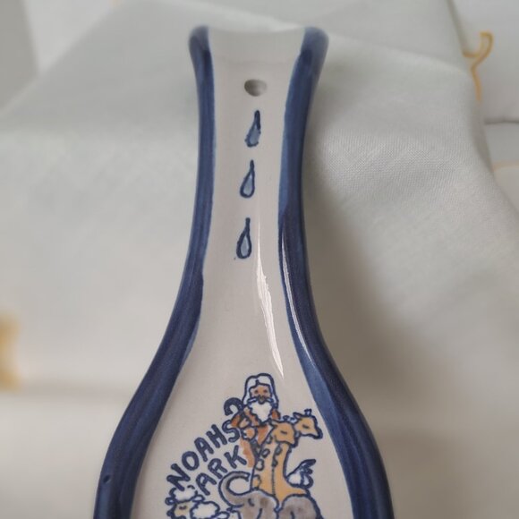 VINTAGE LOUISVILLE STONEWARE NOAHS ARK Blue Rim With Noah and Animals SPOON REST - Picture 3 of 6